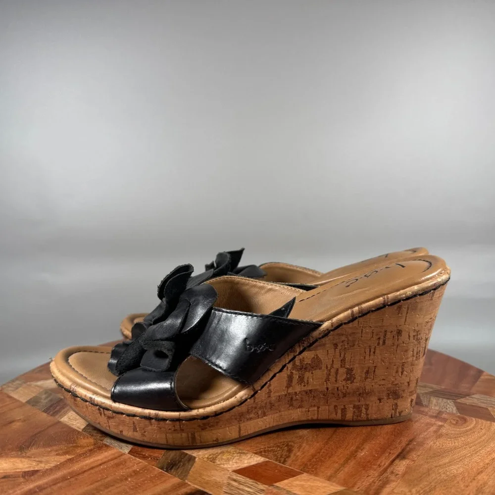b.o.c. Born Concept Women 7M Black Leather Flower Wedge Slide Sandals Z13603